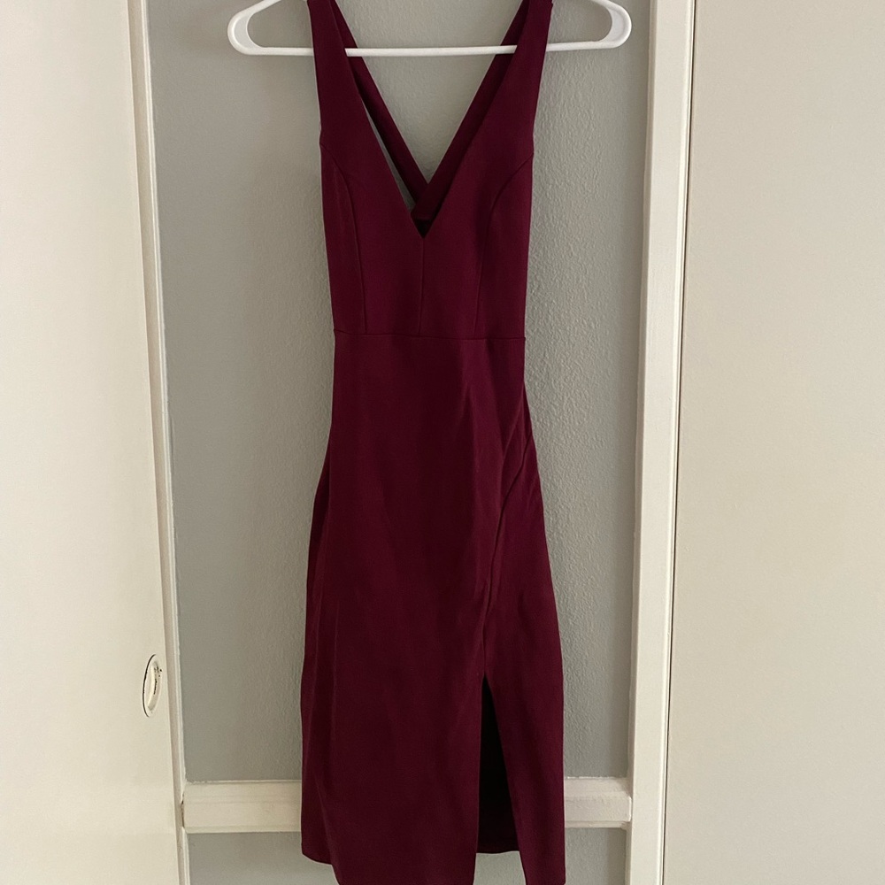 LULU’S BODYCON MAROON MIDI DRESS